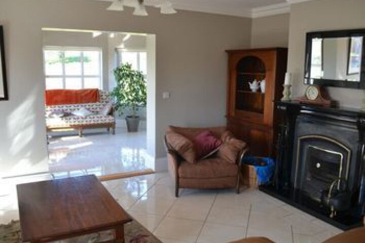 Lounge 8 of 14