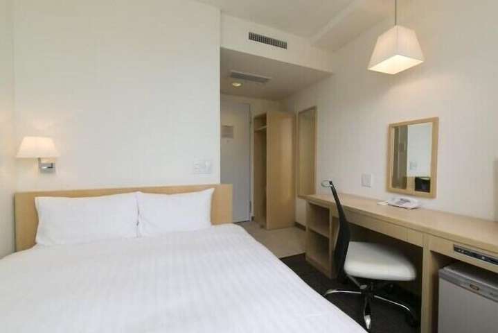 Room 11 of 27