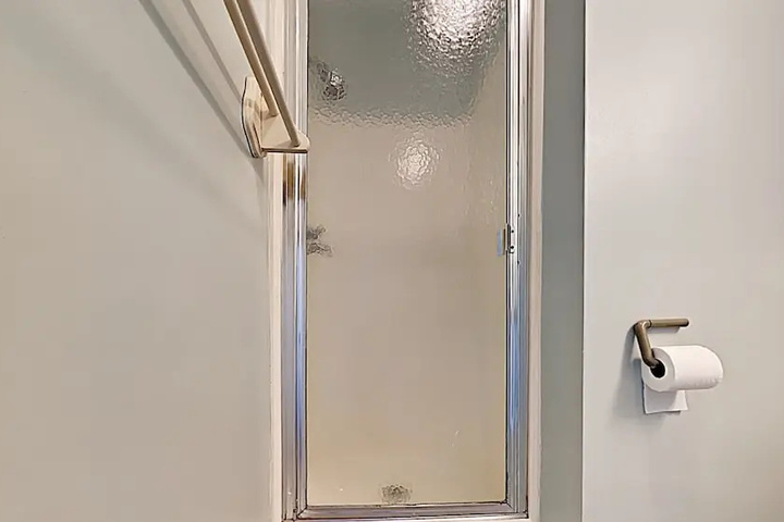 Room 8 of 18
