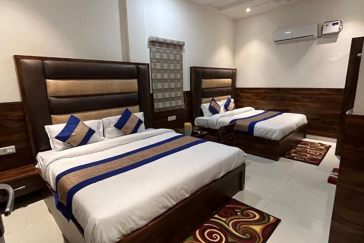 Room 4 of 23