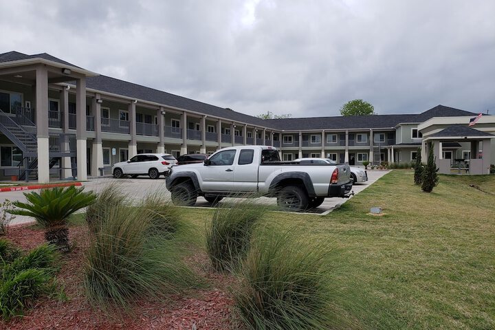 Hotel Exterior 25 of 29