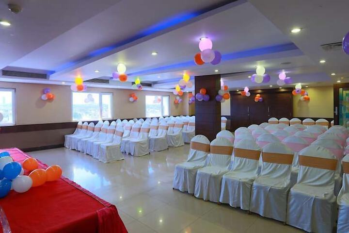 Ballroom/Hall 14 of 16
