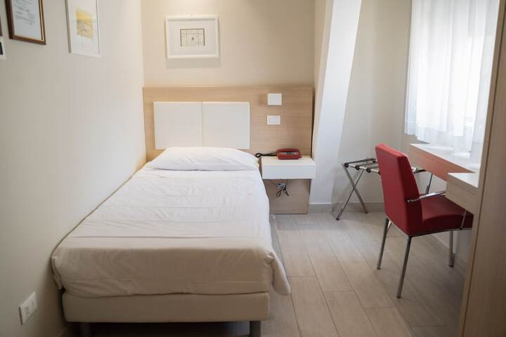 Room 14 of 32