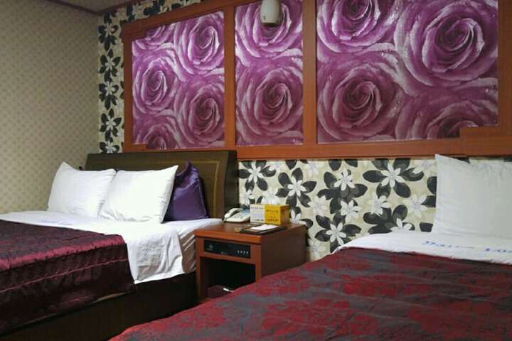Room 4 of 13