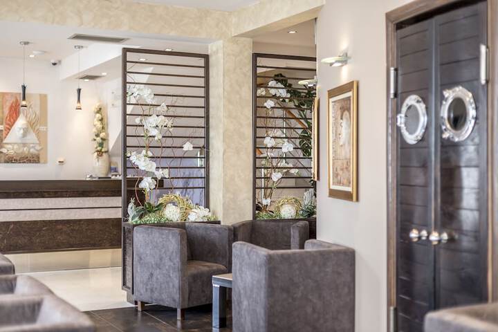 Guest Lobby