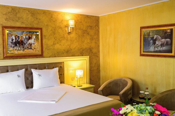 Room 32 of 72