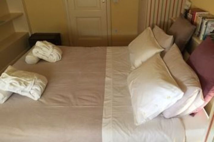 Room 8 of 19