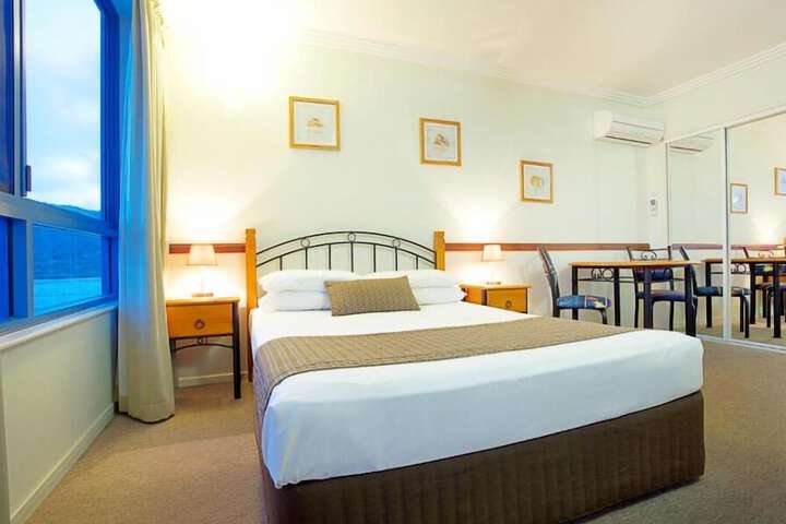 Room 2 of 28