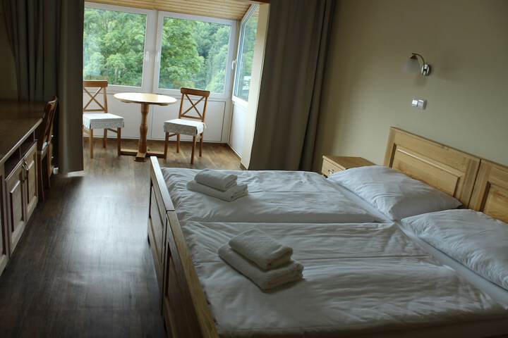 Room 9 of 28