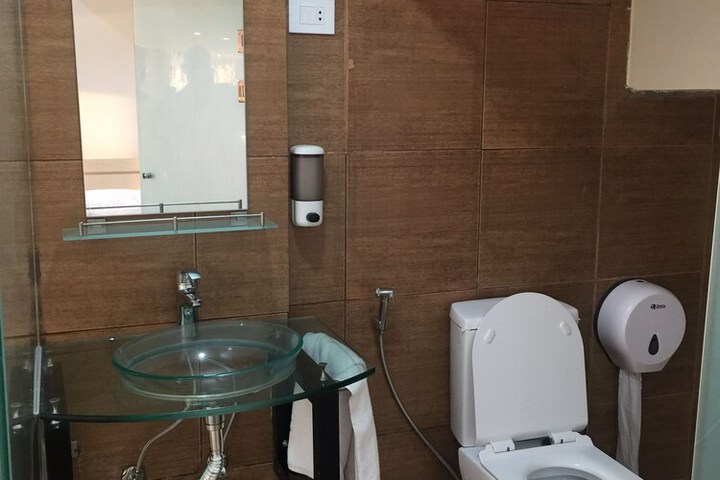 Room 18 of 192