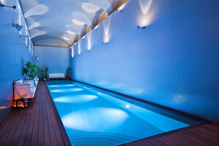 Hotel with Pool