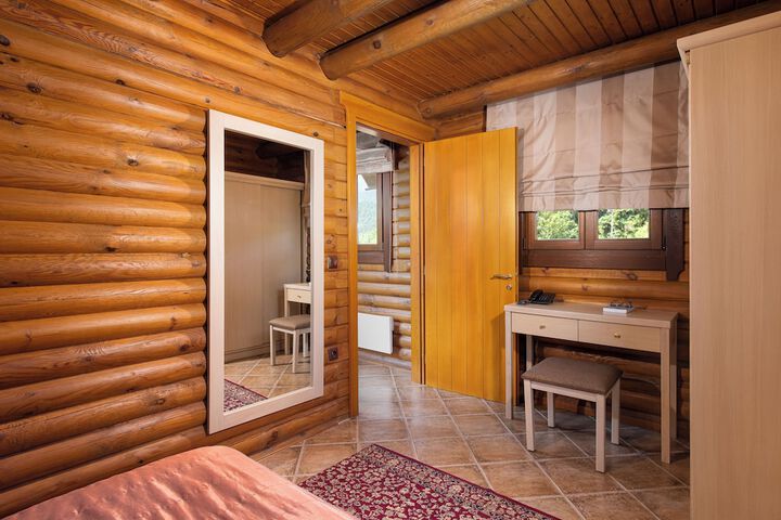 Room 4 of 86