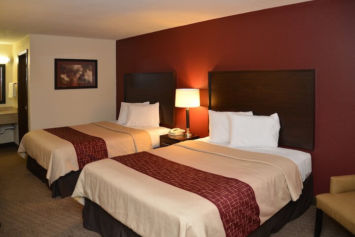 Deluxe 2 Queen Beds (1 of 6)