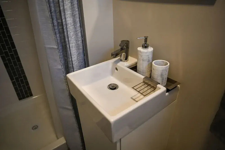 Room 8 of 22