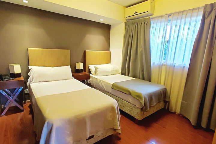 Room 5 of 25