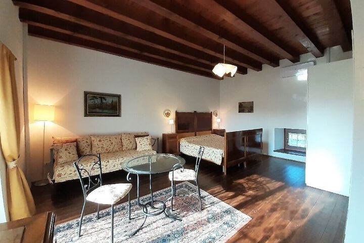 Room 6 of 29