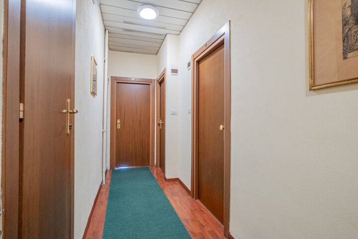 Room 18 of 31