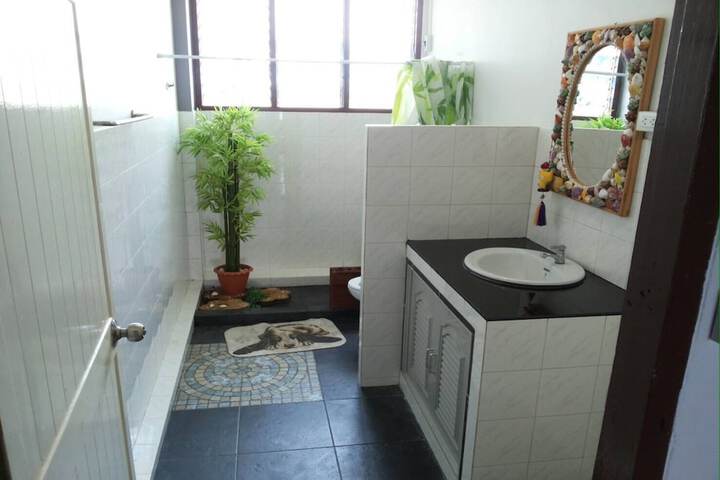 Room 6 of 11