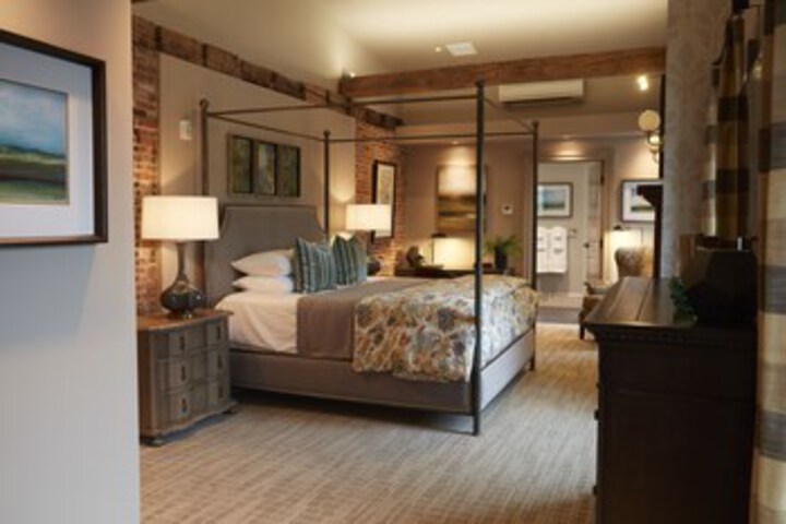 Room 32 of 37