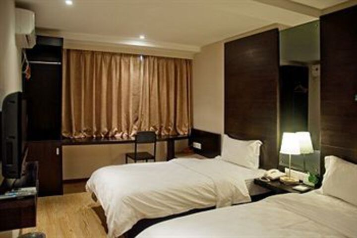 Room 12 of 35