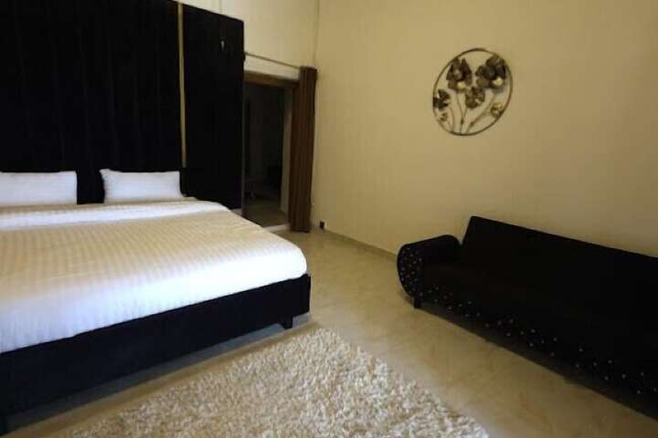 Room 4 of 19