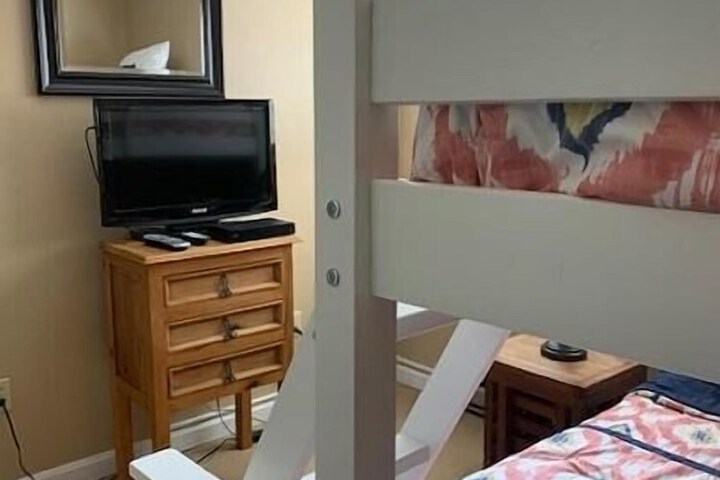 Room 5 of 18