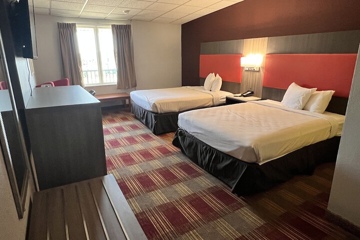1 Queen Bed (1 of 9)