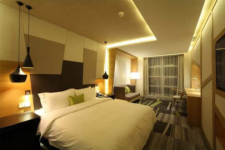 Room 18 of 33