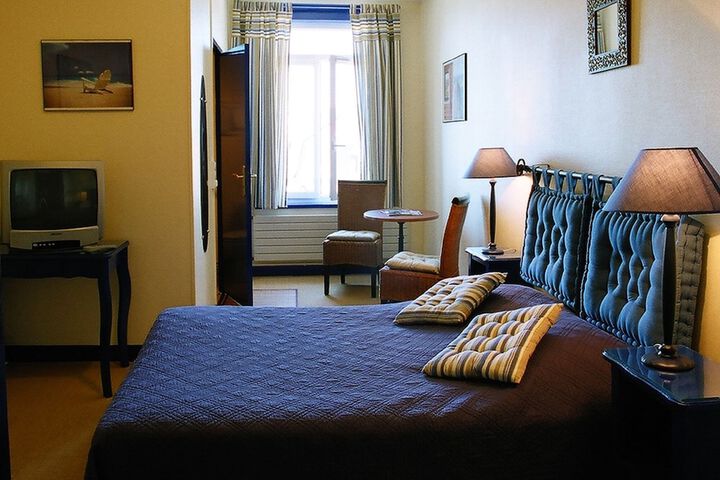 Room 6 of 37