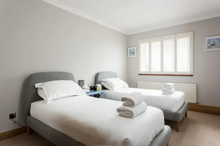 Room 5 of 26
