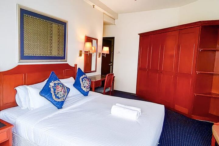 Room 155 of 650