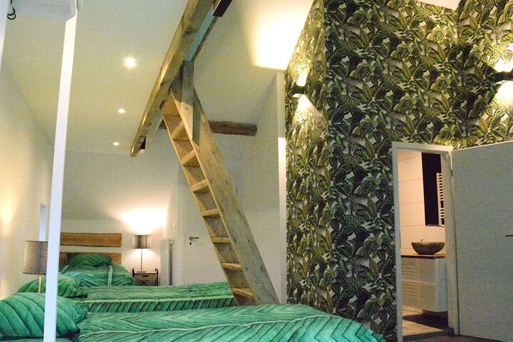 Room 2 of 38