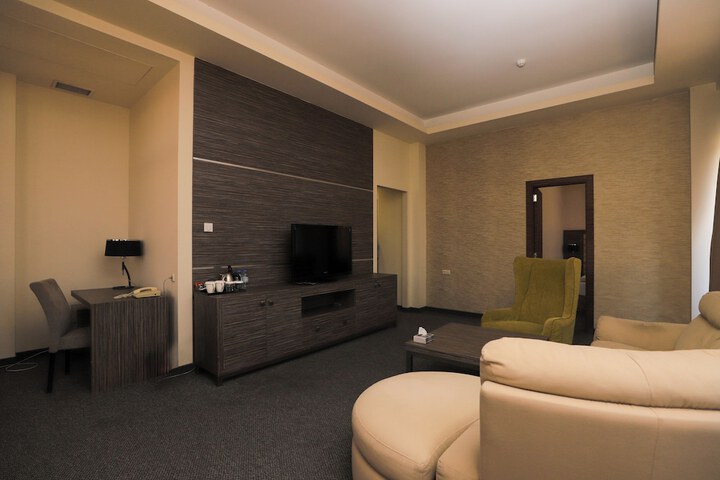 Room 6 of 62