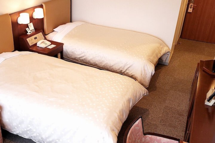 Room 8 of 42