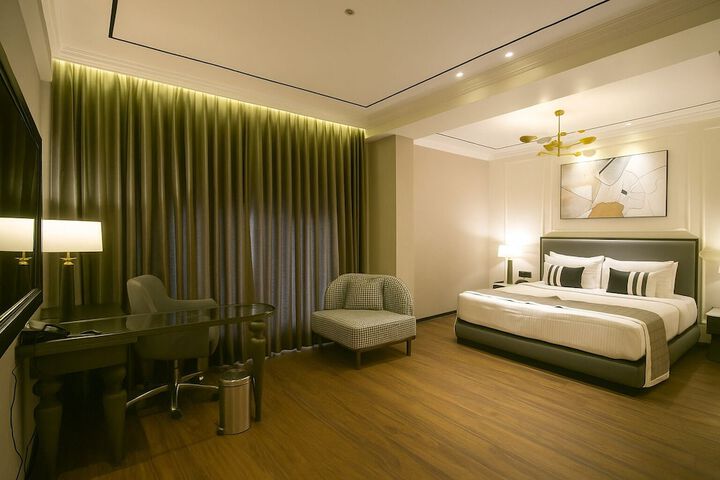 Room 10 of 30
