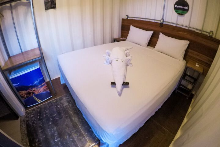 Room 8 of 43