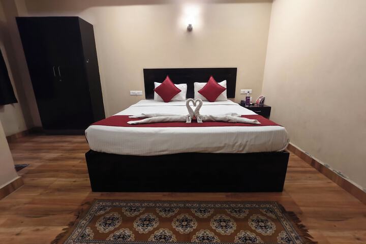 Room 6 of 14