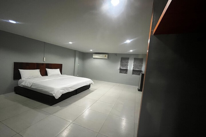 Room 8 of 53