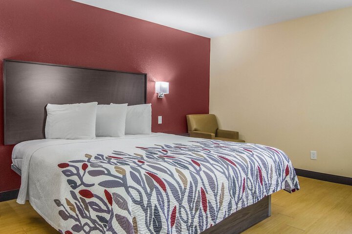 1 King Bed (17 of 19)