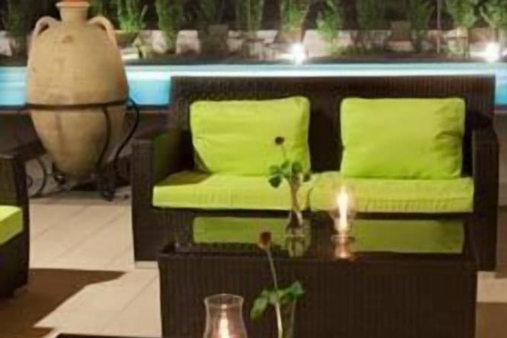 Lounge 29 of 36