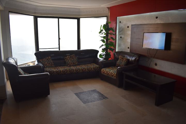Room 6 of 12