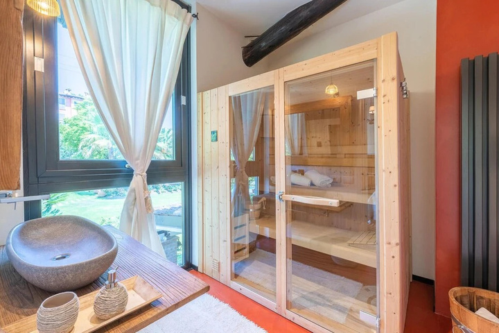 Room 2 of 21