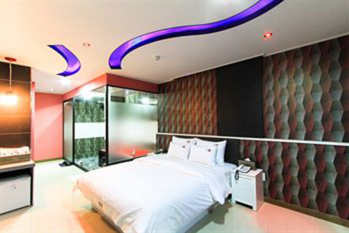 Room 12 of 22