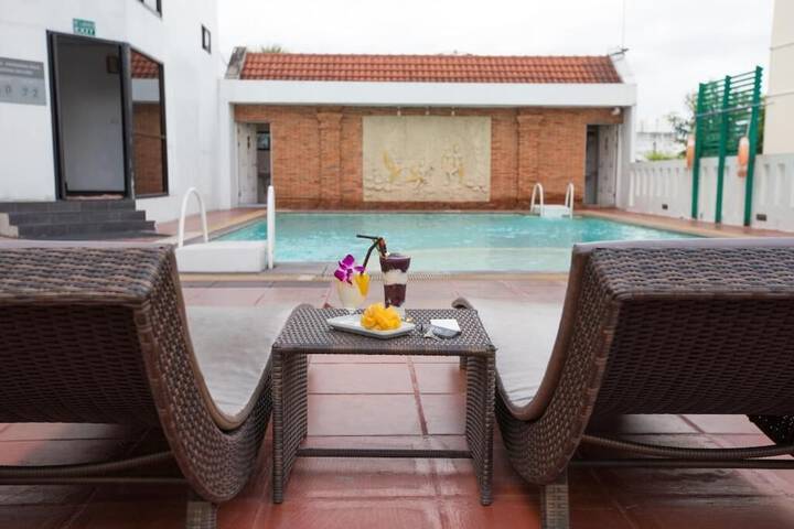 Hotel Pool