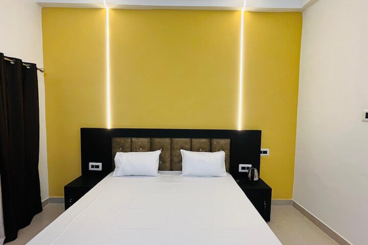 Room 6 of 26