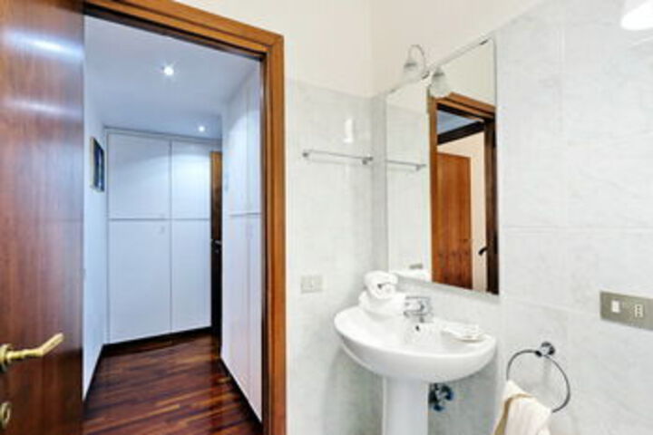 Room 4 of 23