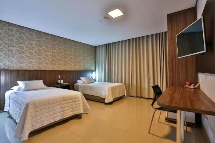Room 8 of 103