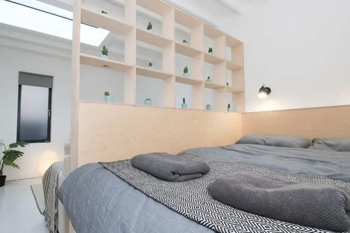 Room 5 of 15