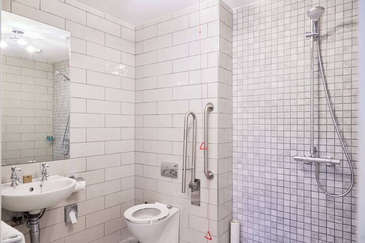 Room 44 of 62