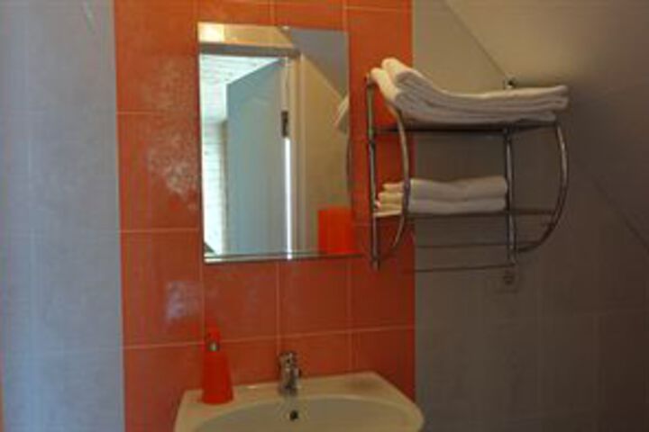 Room 19 of 176